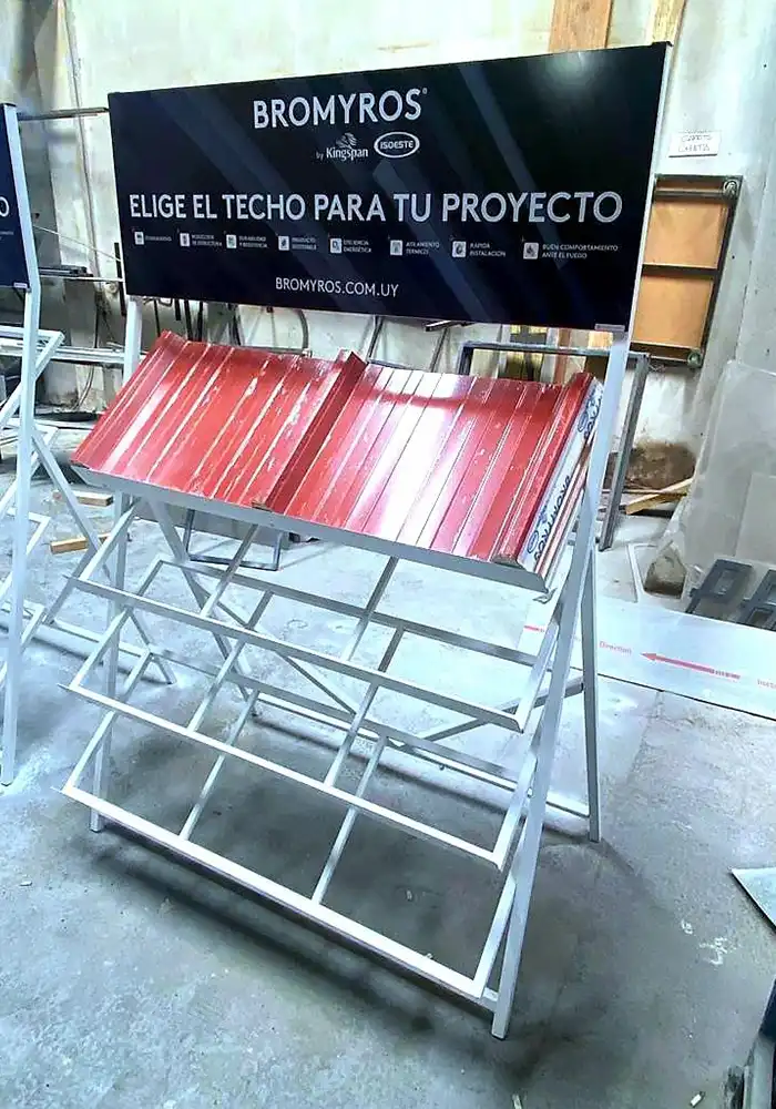 Exhibidor de hierro